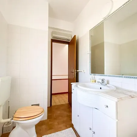 Family-friendly Semi-detached House In #1865 *