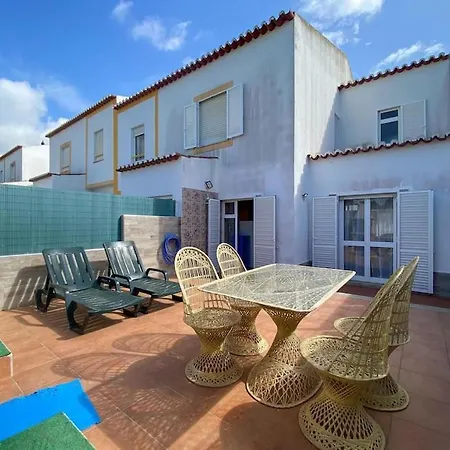 Family-friendly Semi-detached House In #1865 Tatil Evi