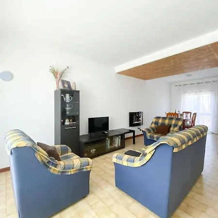 Family-friendly Semi-detached House In #1865 *