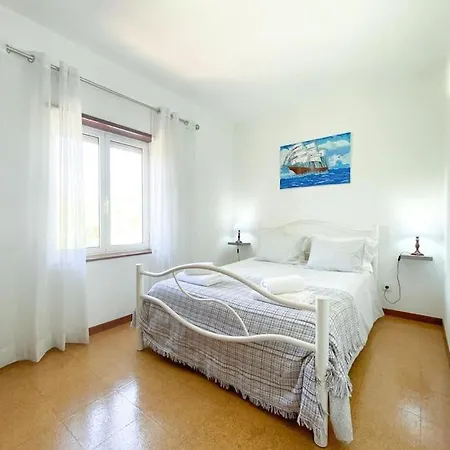 Family-friendly Semi-detached House In #1865 Hébergement de vacances