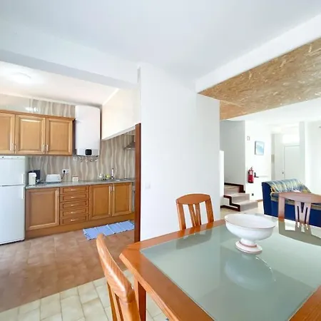 Hébergement de vacances Family-friendly Semi-detached House In #1865